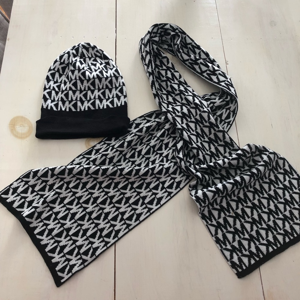 MICHAEL KORS HAT & SCARF🤩🤩🤩 a must have!!!